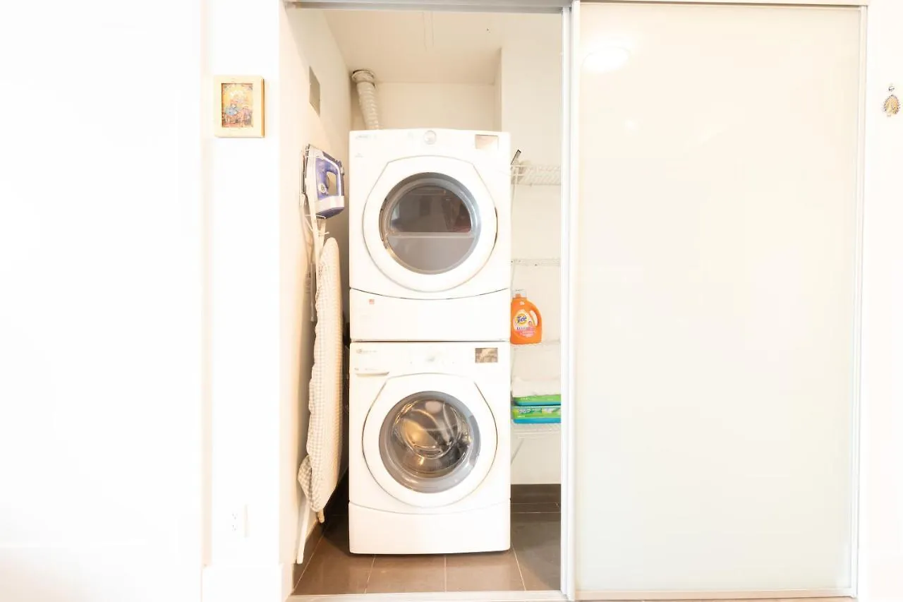 Bright Condo In The Heart Of Toronto Apartmán