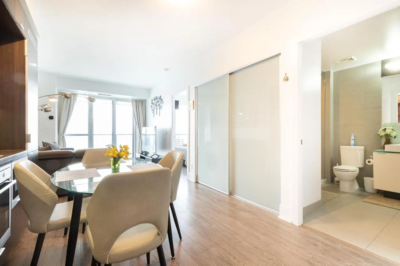Bright Condo In The Heart Of Toronto Apartmán