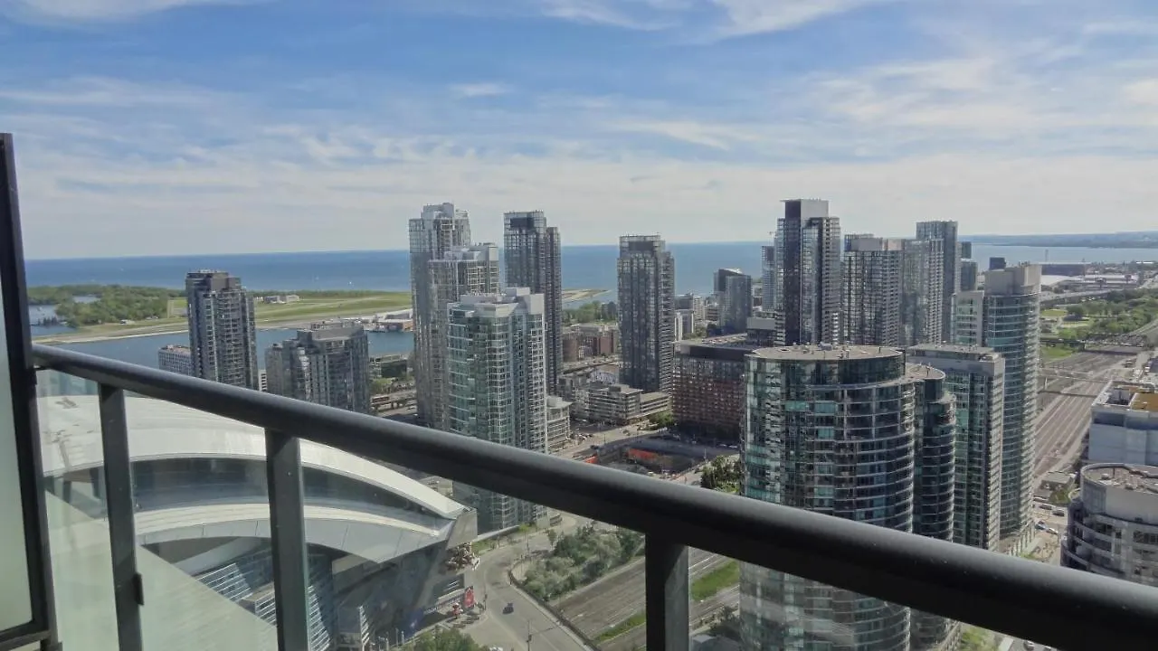 Bright Condo In The Heart Of Toronto 0*,